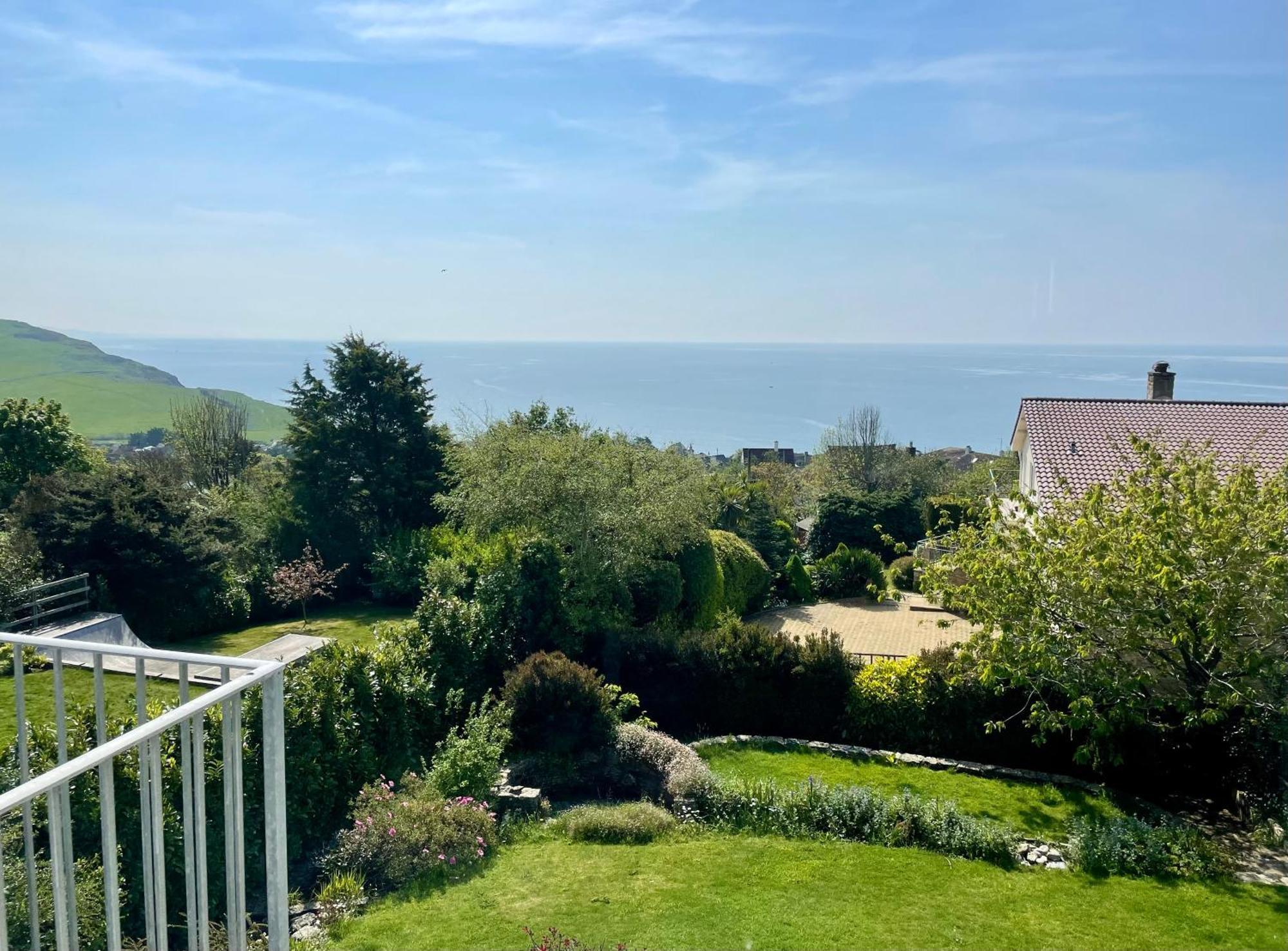 Stunning Charmouth Property With Bay Views! Bagian luar foto
