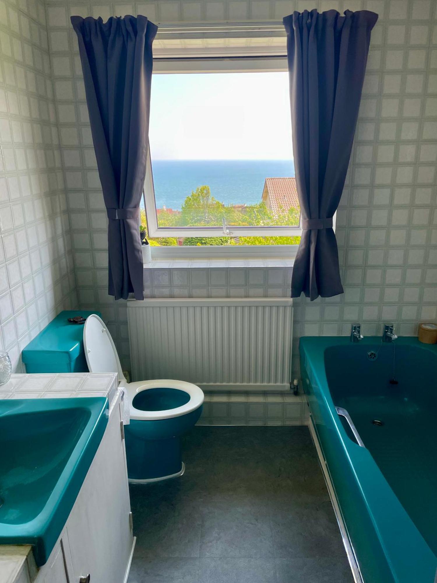 Stunning Charmouth Property With Bay Views! Bagian luar foto